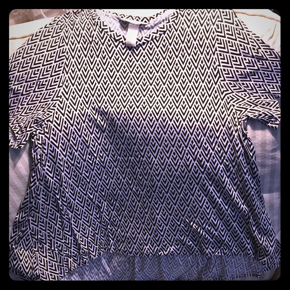 Flowy T-shirt with great pattern